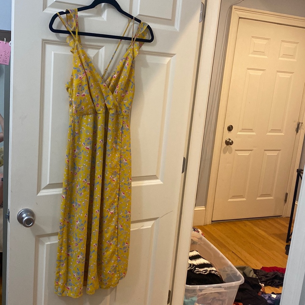 Francesca’s Yellow Floral Summer Maxi Dress w Spaghetti Straps - size M